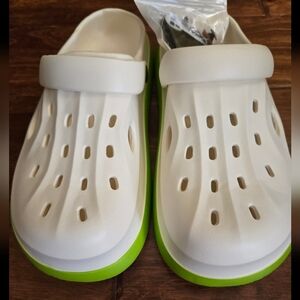 Adults White and Green Clogs. Size 8.5 -9 Very Comfortable. Brand NEW